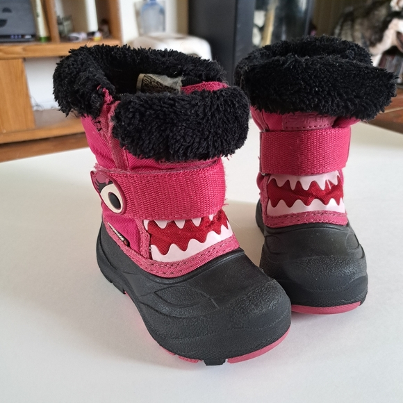 Toddlers Girls Waterproof Winter Boots. Warm And Furry. Eyes And Teeth Design - Picture 1 of 8